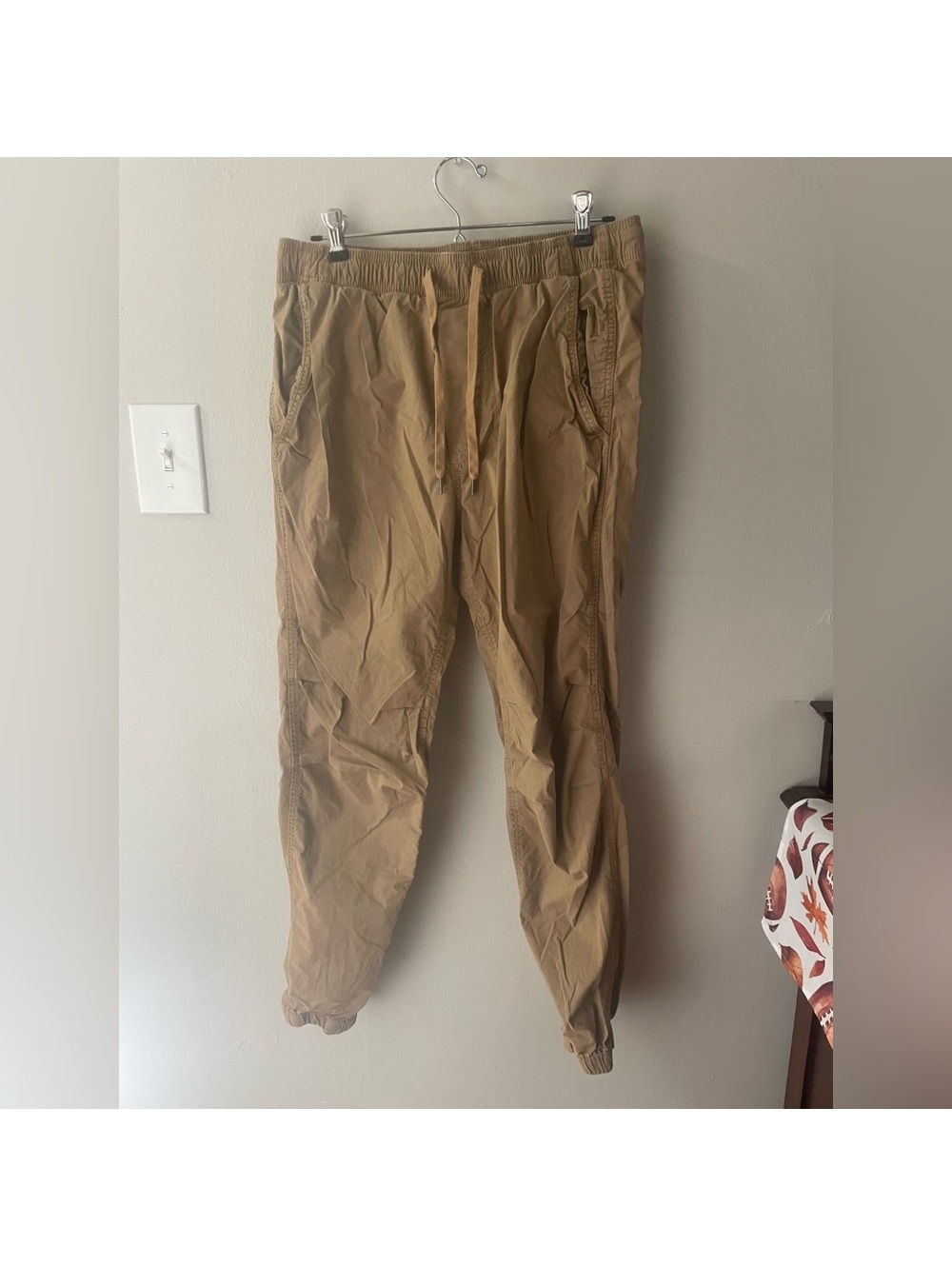 Men’s American Eagle Flex size Small Tall Khaki nice pants jogger style Tote10